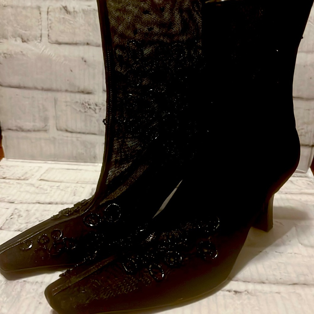 Enzo Angiolini short mesh beaded boot sz 8.5